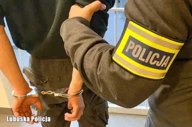 Podejrzani o kradzież blisko 100 felg z komisu w Cybince