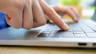 Młodzi coraz łatwiej wchodzą w cyberprzestępczość - rusza kampania