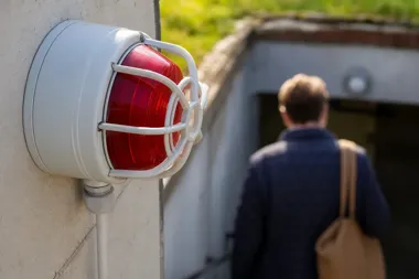 RCB przypomina o instrukcji reagowania na zagrożenie atakiem z powietrza