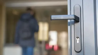 Nowe uprawnienia dyrektorów i ściślejszy dostęp do szkół
