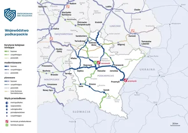 Mapa województwa podkarpackiego przedstawiająca zintegrowaną sieć kolejową z oznaczonymi korytarzami istniejącymi, modernizowanymi i planowanymi oraz węzłami pr