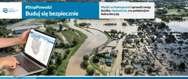Reklama Państwowego Gospodarstwa Wodnego Wody Polskie zachęcająca do sprawdzenia działki na Hydroportalu, na tle zdjęcia lotniczego zalanej rzeki i zabudowy ora