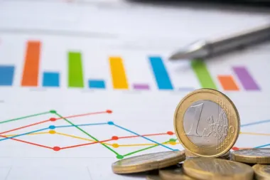 PKB przyspieszył do 4,1 proc. Pensje rosną wolniej niż wcześniej